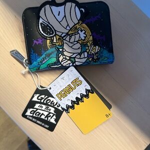 Loungefly Snoopy Glow in Dark Wallet